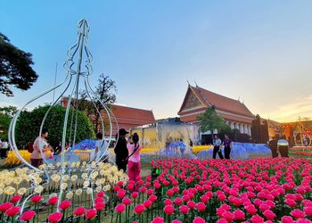 วธ.ปลื้มงานใต้ร่มพระบารมี 242 ปี กรุงรัตนโกสินทร์ ประชาชนเข้าร่วมกว่า 1 แสนคน สร้างรายได้แก่ผู้ประกอบการผลิตภัณฑ์วัฒนธรรมไทย