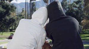 เสื้อฮู้ด ดีไซน์เจ๋ง ให้คนใส่ พร้อมงีบได้ทุกที่ ทุกเวลา!