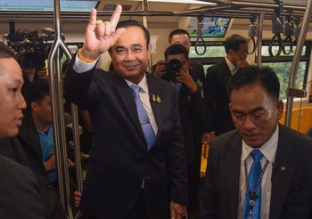 บิ๊กตู่ ยกเลือกตั้งนครปฐม คือระบบปชต. ที่ถูกต้อง