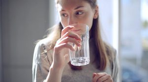 7 ประโยชน์ของการดื่มน้ำอุ่น 1 แก้ว เป็นประจำทุกเช้า