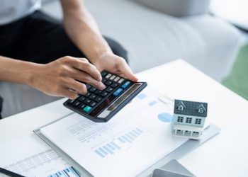 กู้ซื้อบ้านต้องมีเงินเท่าไหร่? เปิดสูตรคำนวณเงินดาวน์และค่าใช้จ่าย