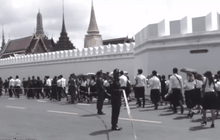 พสกนิกรยังคงหลั่งไหลถวายสักการะ