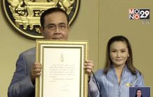 นายกฯนำพระราชดำรัส ลายพระหัตถ์ โชว์สื่อ