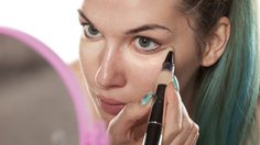 4 เทคนิคแต่งหน้า ใช้ คอนซีลเลอร์ เพื่อปกปิด รอยคล้ำใต้ตา