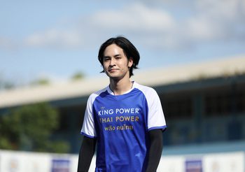 เก้า จิรายุ ร่วมปล่อยคาราวานแจกฟุตบอลให้กับเด็กไทยทั่วประเทศ