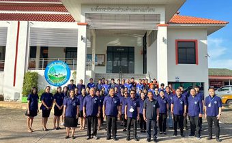 นายกอบต.ทางเกวียน สนองนโนบายผู้ว่าฯ รณรงค์ข้าราชการสวมชุดไทย เคารพธงชาติ