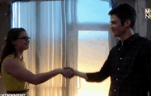 มาแล้ว! ตัวอย่างแรกจัดเต็ม The Flash ปะทะ Supergirl