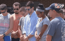 ไว้อาลัยแก่เหยื่อจากเหตุกราดยิงในสหรัฐฯ