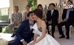 แข้งไทยลีกจูงมือดาราวิวาห์สไตล์อีสานนุ่งผ้าขาวม้าสวยเก๋