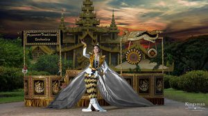 ออร์เคสตราดั้งเดิม ชุดประจำชาติ มิสยูนิเวิร์สพม่า ตระการตาด้วยไม้สักและทองแท้