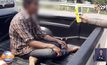 ลุงเมาเหล้าขับรถตกข้างทาง คุยโวดื่มยันเช้าเป็นเรื่องปกติ