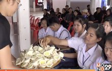 เพื่อนนักเรียนร่วมส่ง “น้องพลอย” ด้วยความอาลัย