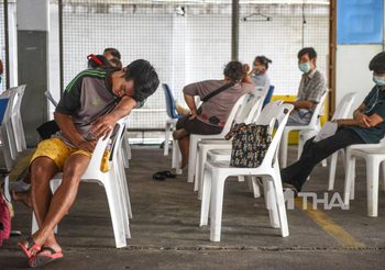 ปชช.ลงทะเบียน เราชนะ กลุ่มไม่มีสมาร์ทโฟนวันแรก คิวยาว-แน่น