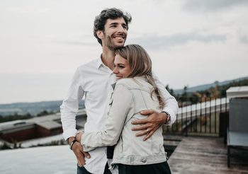 ผู้เชี่ยวชาญสรุป 8 เหตุผลทางจิตวิทยา ที่ทำให้คนตกหลุมรักกัน