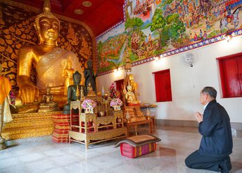 ปลัดกระทรวงวัฒนธรรม เข้ากราบสักการะสิ่งศักดิ์สิทธิ์ และเยี่ยมชมวัดพระยืน จังหวัดลำพูน