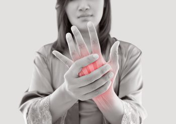 7 สัญญาณ ความผิดปกติของ ฝ่ามือ บ่งบอกถึงปัญหาสุขภาพของคุณได้!!