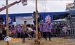 เฮฮา แข่งขันกีฬาปีนเสาน้ำมันเก็บเงิน