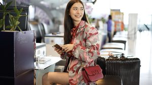 มิว นิษฐา Airport Look ก่อนร่วมพรมแดงงาน Valentino Daydream