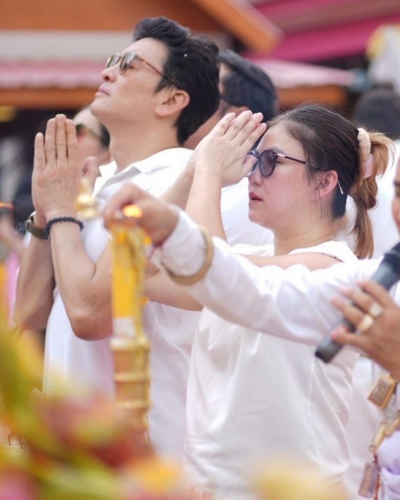 ชาคริต-แอน ไหว้บวงสรวงพระธาตุพนม 