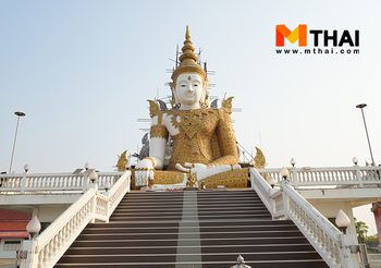 กราบสมเด็จองค์ปฐมปางจักรพรรดิ์ทรงเครื่อง วัดดอนมะนาว สุพรรณบุรี