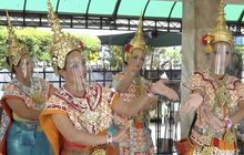 “นางรำ”ปรับตัวใส่เฟซชิลด์ระหว่างรำแก้บนป้องกัน โควิด-19
