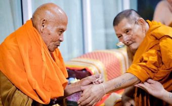 หลวงปู่มหาตุ่ม เตมิโย วัดศรีวิชัย อำเภอวาปีปทุม จังหวัดมหาสารคาม เกจิดังอีกหนึ่งรูปที่กราบได้อย่างสนิทใจ หลวงปู่มหาตุ่ม เทวดาเดินดิน ผู้ละซึ่งกิเลสแล้ว กินอยู่แบบสมถะ เทวดาเหนือโลก