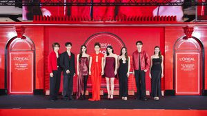 L’Oréal Paris เปิดตัวลิปฉ่ำวาว Laque Resistance ส่งตรงจากปารีสมาถึงกรุงเทพ จับมือ ชมพู่ ออกแบบ Special Charm น่ารักเกินต้าน พร้อม ณิชา, เบ็คกี้ อวดสีปากสวยสะกด กลางห้างเซ็นทรัลเวิลด์