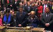 สภาล่างอังกฤษผ่านมติให้รัฐบาลเดินหน้า Brexit