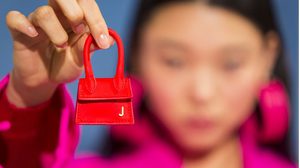 ไอเดียสุดบรรเจิด!! แฟชั่นกระเป๋า ใบเล็กจิ๋วขนาดนี้จะเล็กที่สุดในโลกหรือเปล่า?!!