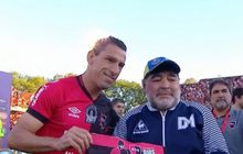 นีเวลล์สจัดบัลลังก์ให้ “มาราโดน่า” นั่งคุมทีม