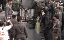 คุมตัว 2 ผู้ต้องหาระเบิดราชประสงค์ไปศาลทหาร