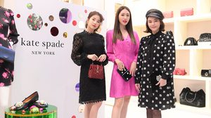 ออม สุชาร์ นำทีมพาสาวๆ ส่งความสุขด้วยของขวัญชิ้นพิเศษ จาก Kate Spade New York คอลเลกชั่นฮอลิเดย์ 2020