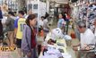 บรรยากาศซื้อ-ขายชุดนักเรียนคึกคัก
