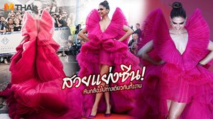 สวยแย่งซีน! คนนี้หรือเปล่า ที่ทําให้ช่างภาพ หันกล้องไปทางเดียวกันทั้งงาน