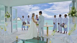 ชวนดู! ภาพงานแต่งงาน ณ กระโจมแต่งงานกลางมัลดีฟส์สุดโรแมนติก