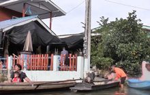 จ.บุรีรัมย์ สั่งรื้ออาคารเรียนถูกน้ำท่วม