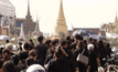 ประชาชนเข้าคิวรอถวายสักการะพระบรมศพ