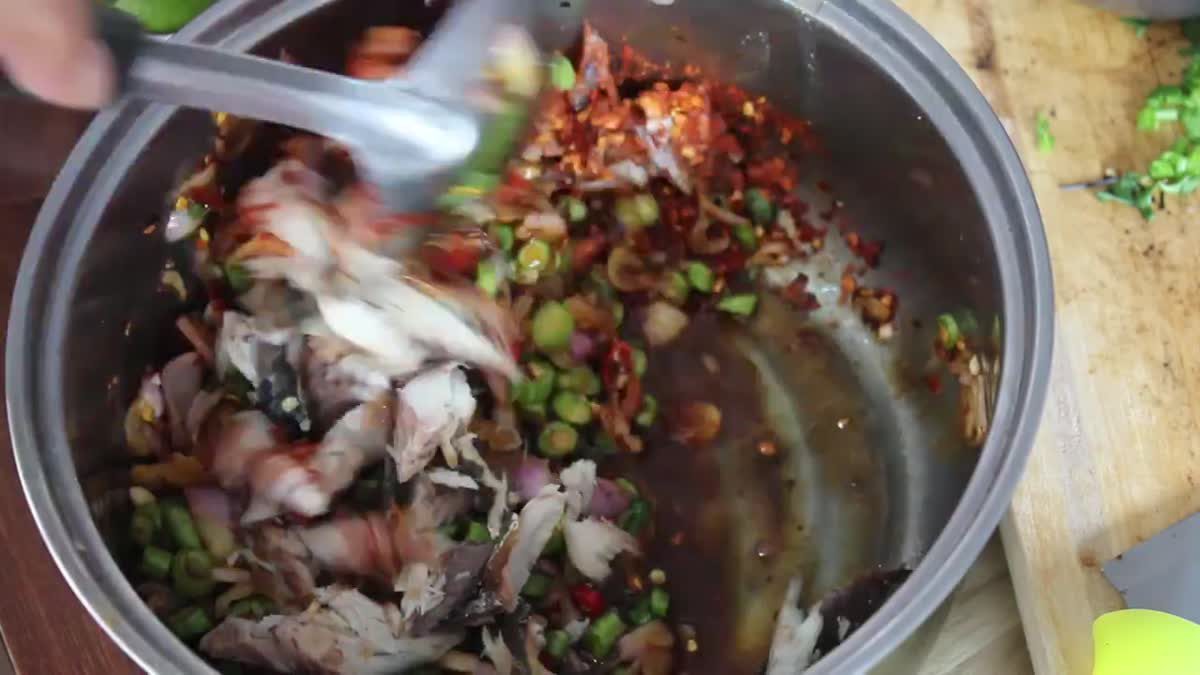ยำขนมจีน ปลาทูกุ้งสด