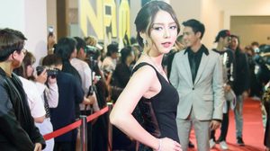 มิว ลักษณ์นารา ในลุคสาวเปรี้ยว ส่องไอเดียเปลี่ยนสาวหวาน ให้กลายเป็นสาวจี๊ด ออกงานสังคม