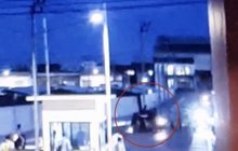 ออกหมายจับวัยรุ่นรุมทำร้ายพนักงานคลังสินค้า คาดผิดตัว