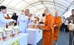 “ประธานโสภณ” ทำบุญตักบาตรถวายพระราชกุศล ลงนามถวายพระพร เนื่องในโอกาสวันเฉลิมพระชนมพรรษาสมเด็จพระนางเจ้าฯ พระบรมราชินี