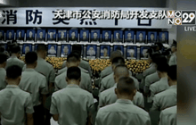 ชาวจีนไว้อาลัยให้แก่เหยื่อจากเหตุระเบิดนครเทียนจิน