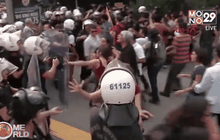 ผู้ประท้วงปะทะตำรวจในตุรกี