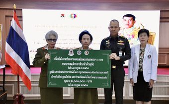 ประธานมูลนิธิสงเคราะห์ครอบครัวทหารผ่านศึก บริจาคเครื่องฟอกไต พร้อมเงินปรับปรุงศูนย์ไตเทียม แก่รพ.ทหารผ่านศึก เนื่องในโอกาสมหามงคลเฉลิมพระชนมพรรษา พระบาทสมเด็จพระเจ้าอยู่หัวพระชนมพรรษา 72 พรรษา