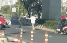 แท็กซี่โหดฟันหนุ่มขับบิ๊กไบค์กลางถนน