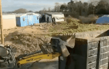 ตำรวจเดินหน้ารื้อถอนเต็นท์ผู้อพยพในฝรั่งเศส