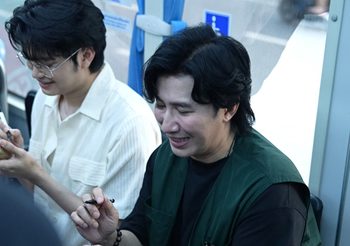 โหนรถเมล์ฟรีสุดจึ้ง! พี่หนุ่ม-นนท์ แจกความฟินกับ “เนสกาแฟกระป๋องรถเมล์” เสิร์ฟความอร่อยตรงสเปกแบบสุดเอ็กซ์คลูซีฟ