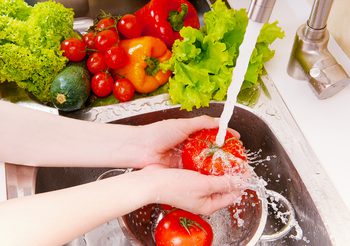5 วิธีล้างผักผลไม้ ให้สะอาดปลอดภัย เพื่อลดปริมาณสารพิษตกค้าง!!