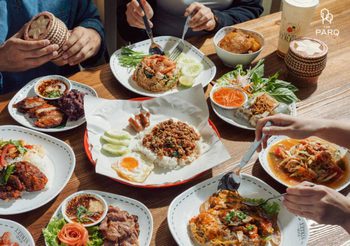 ตามล่าความอร่อยกับศูนย์รวมร้านดังที่ “Food Street” เดอะ ปาร์ค พบประสบการณ์อร่อยเต็มอิ่มกับสตรีทฟู้ดร้านเด็ด กว่า 100 เมนู ที่สะดวกและคุ้มค่าในทุกจาน