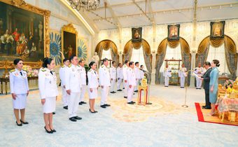 “ในหลวง-พระราชินี” พระราชทานพระบรมราชวโรกาสให้คณะรัฐมนตรี เข้าเฝ้าฯ ถวายสัตย์ปฏิญาณก่อนปฏิบัติหน้าที่